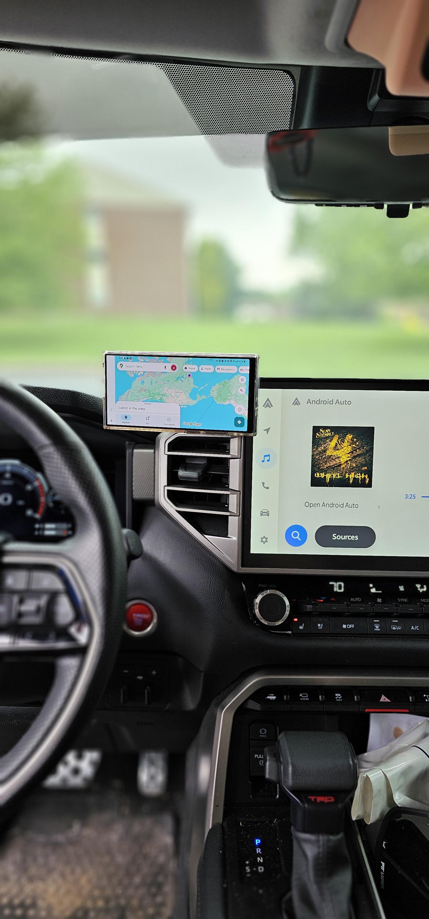 3D-Printed Phone Mount For 2022+ Toyota Tundra Compatible with MagSafe